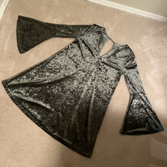 Women’s green crush velvet dress! - Picture 2 of 7